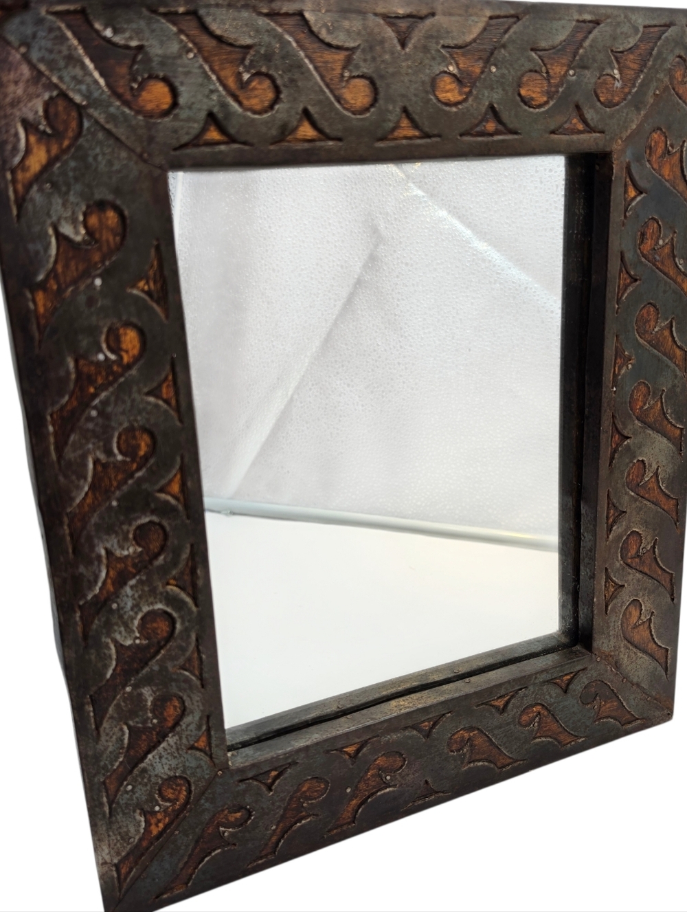 Beautiful frame and well made with corrugated fasteners. The mirror has some clo